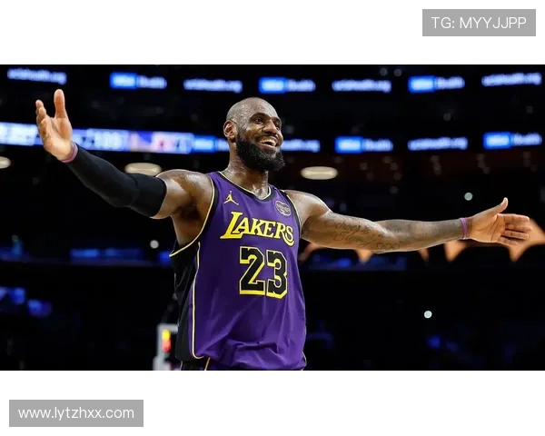 詹姆斯的传奇之路：从篮球新星到NBA历史伟大球员的蜕变与成就
